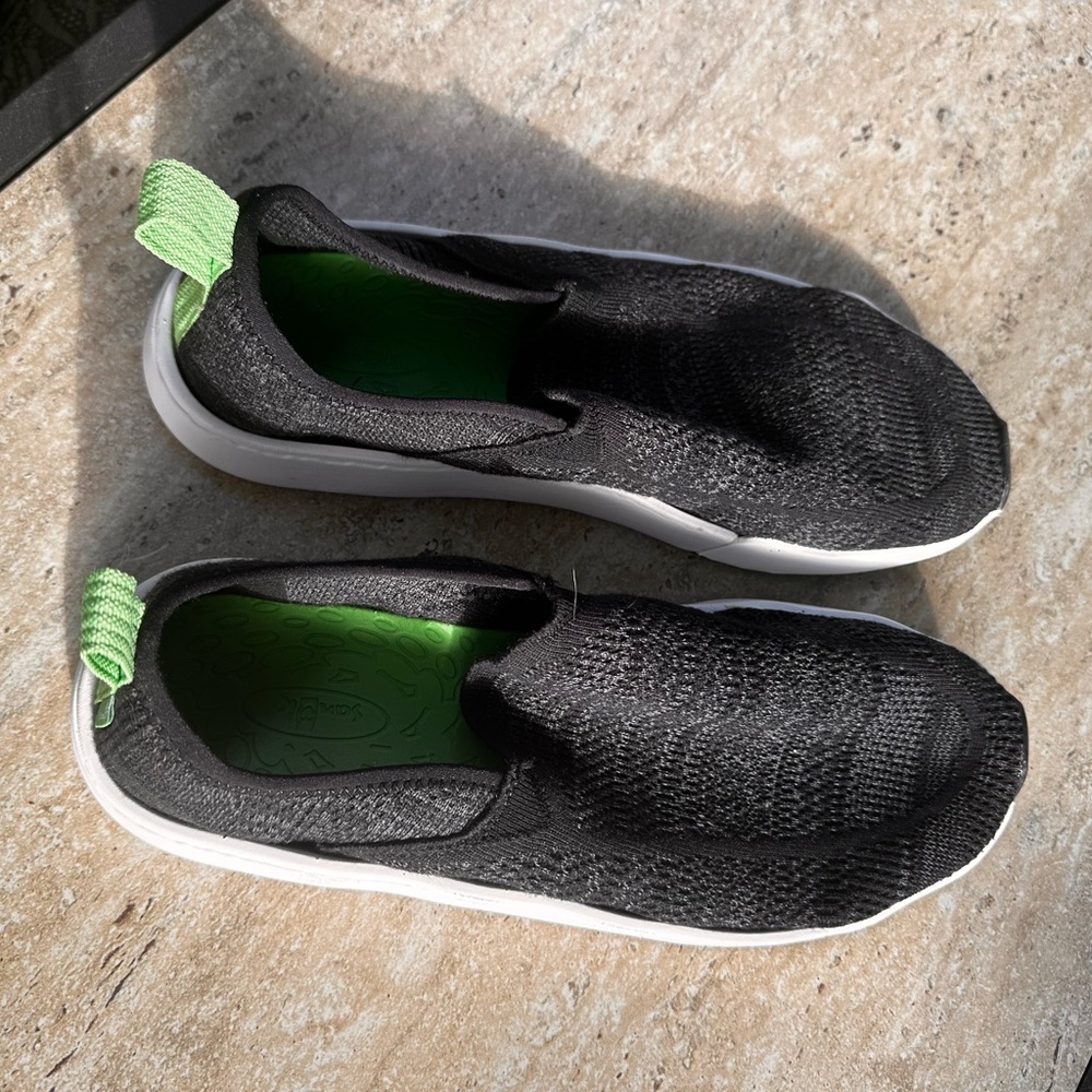 Sanuk Chiba Quest Black and White knit Women's Sneakers size 11